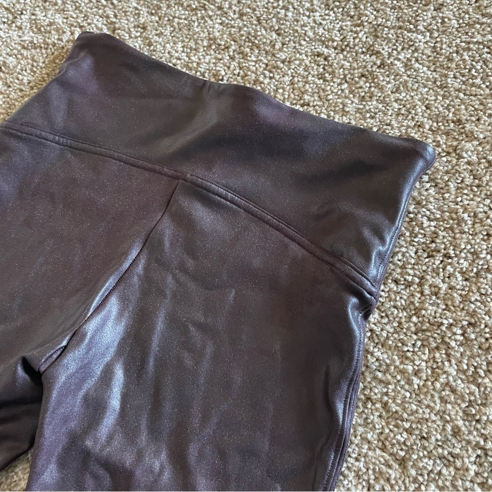 NWOT Spanx Faux Leather Leggings Women’s M Wine Purple Shine Sleek Skinny #2437 - Picture 11 of 15